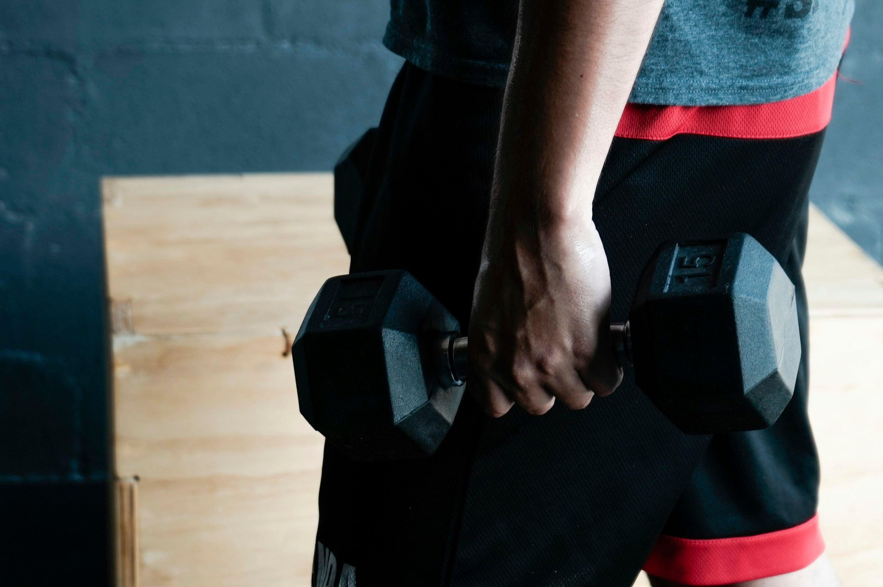 Adjustable-Dumbbells-vs-Rubber-Hex-Dumbbells