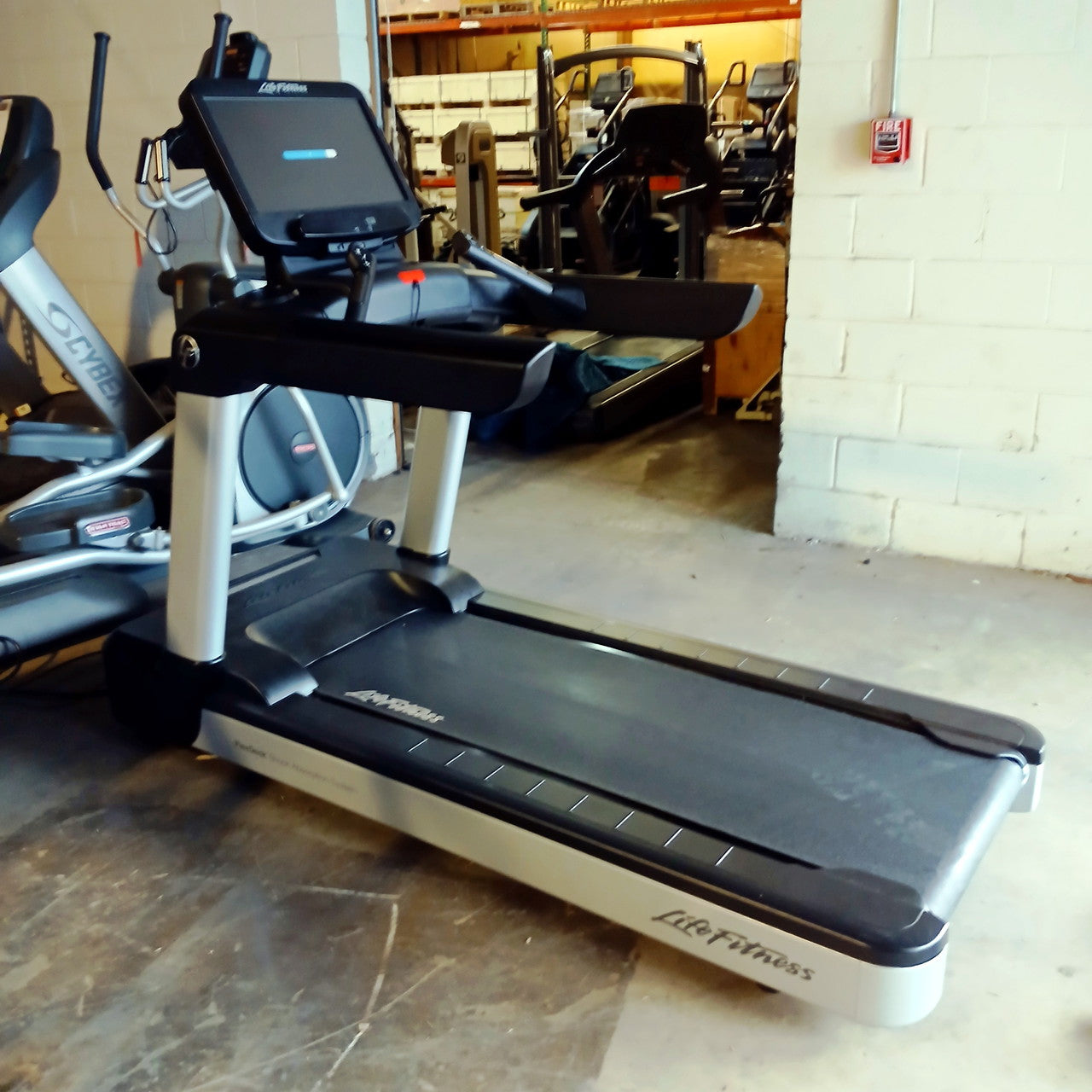 Life Fitness Integrity Treadmill w/SE3 HD Treadmill