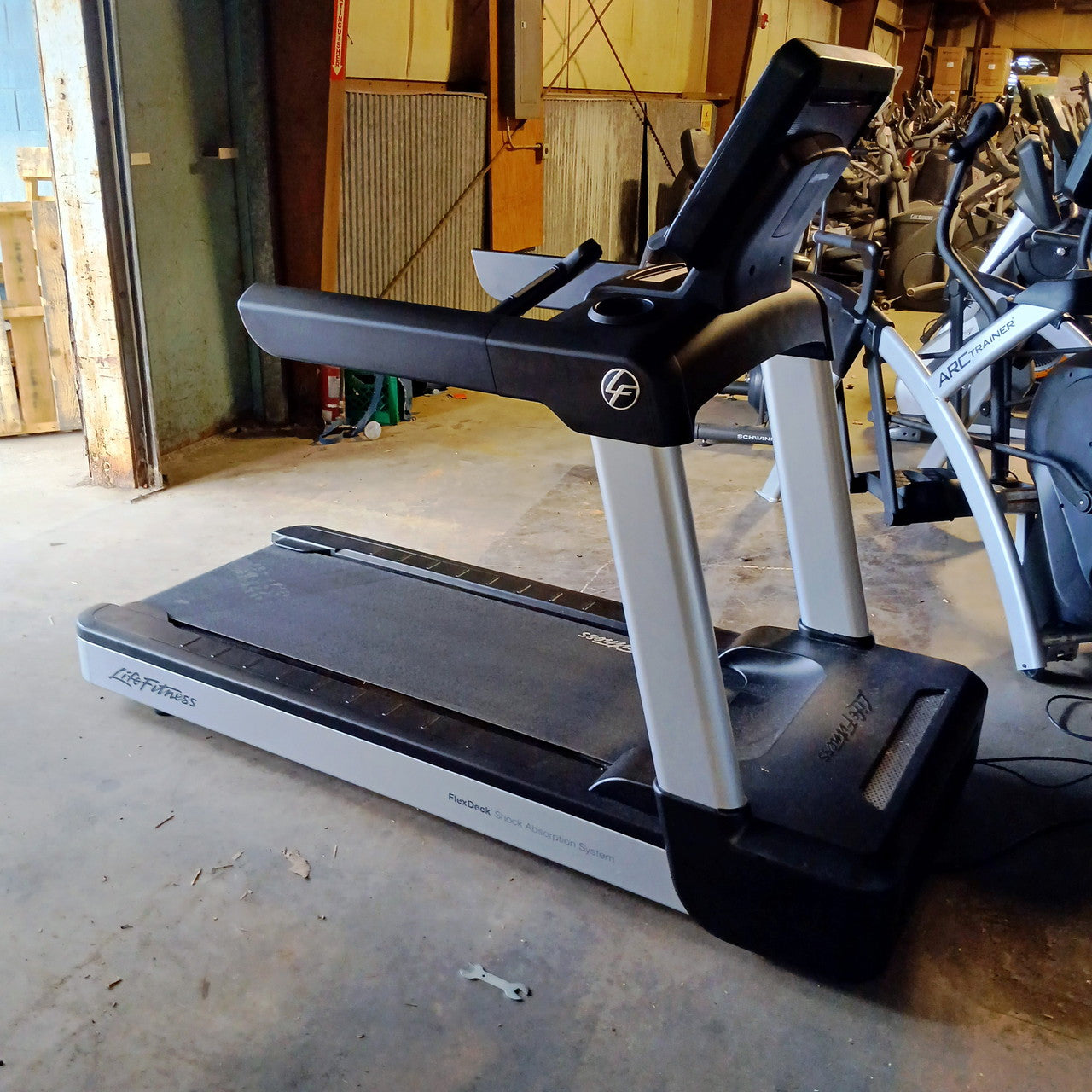 Life Fitness Integrity Treadmill w/SE3 HD Treadmill