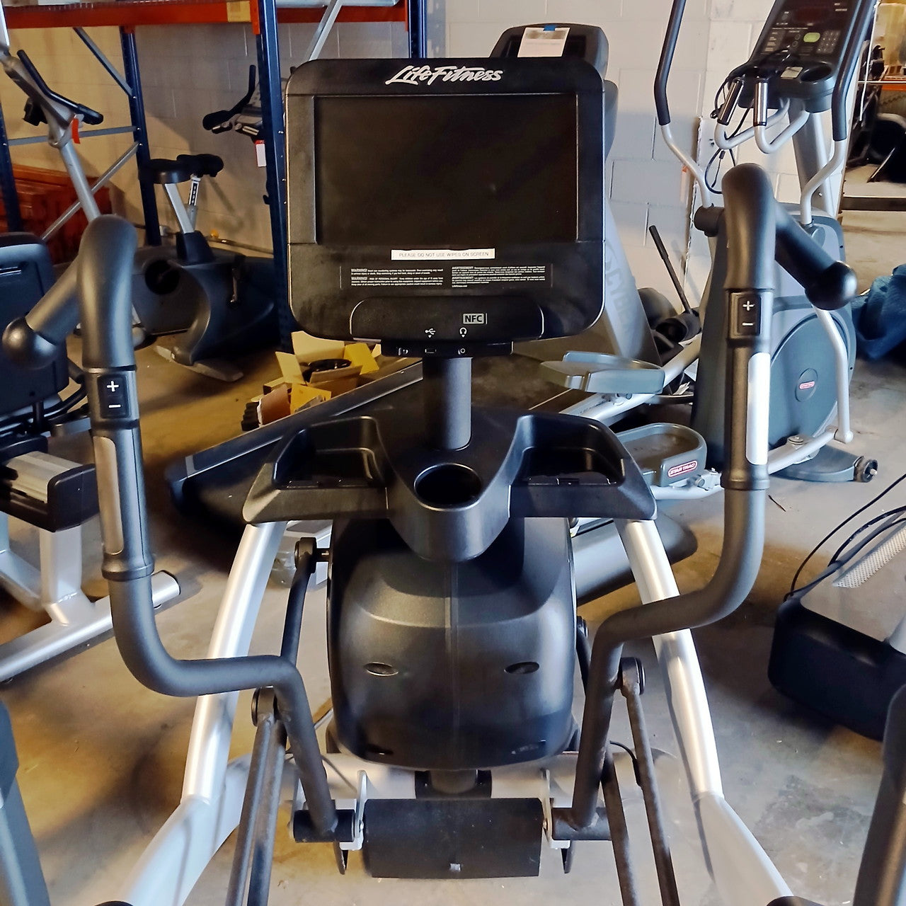 Life Fitness Discover SE3 HD Arc Trainer