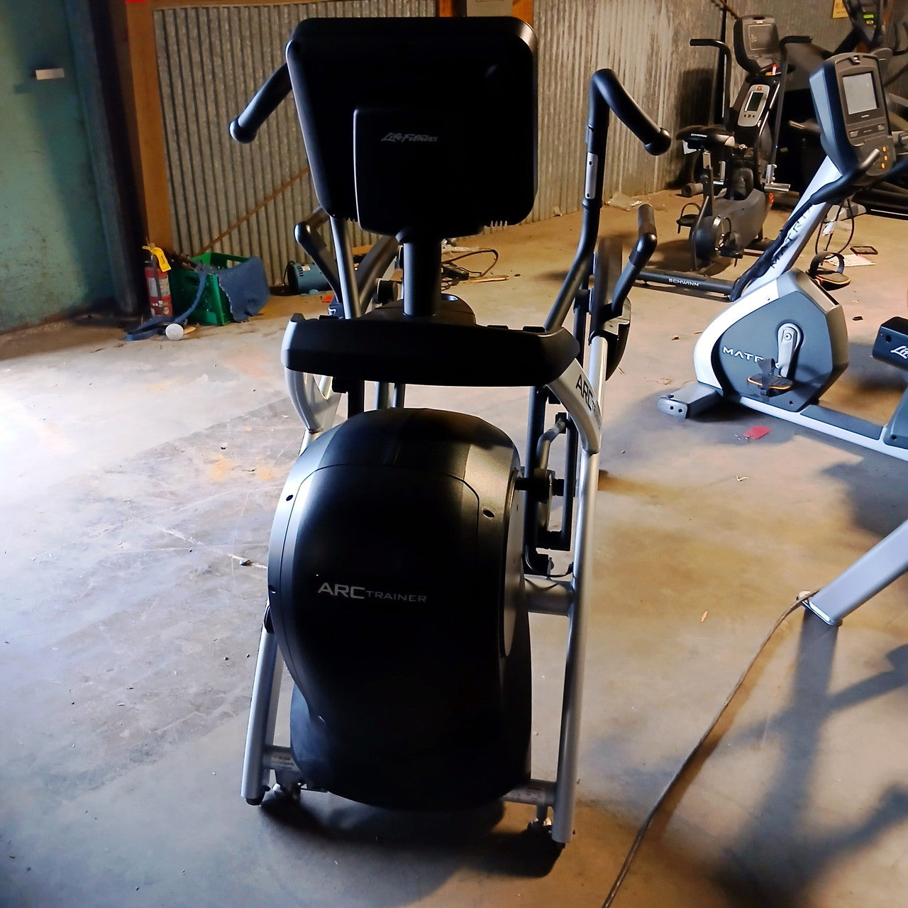 Life Fitness Discover SE3 HD Arc Trainer