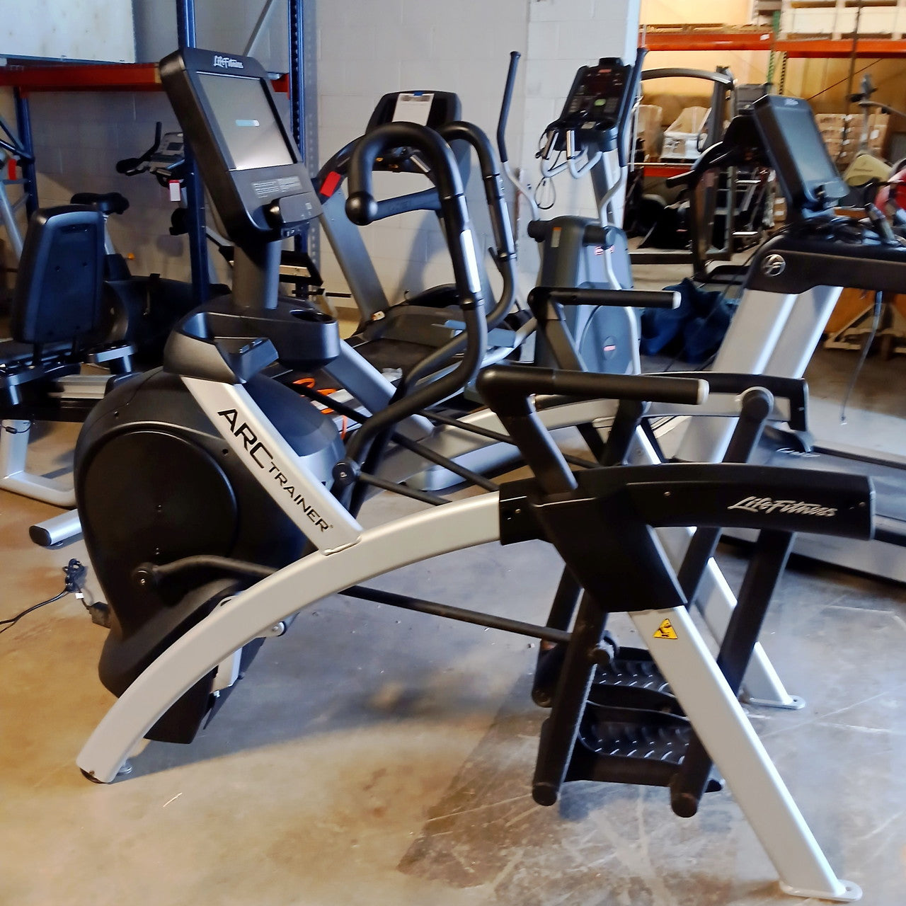 Life Fitness Discover SE3 HD Arc Trainer