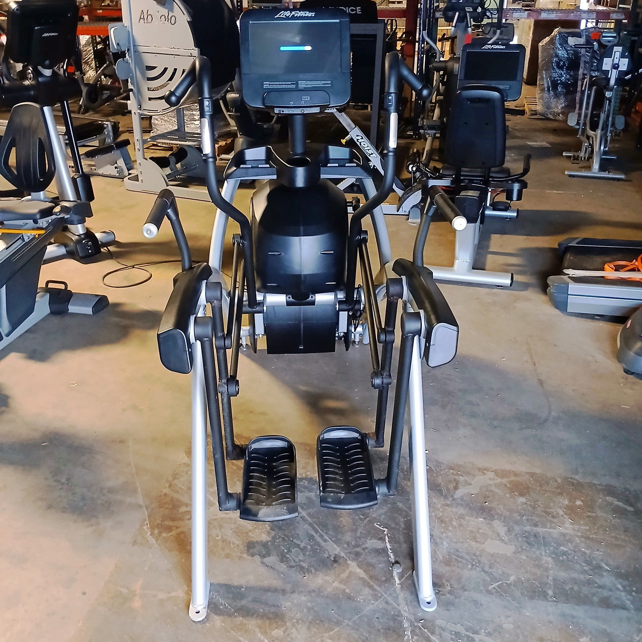 Life Fitness Discover SE3 HD Arc Trainer