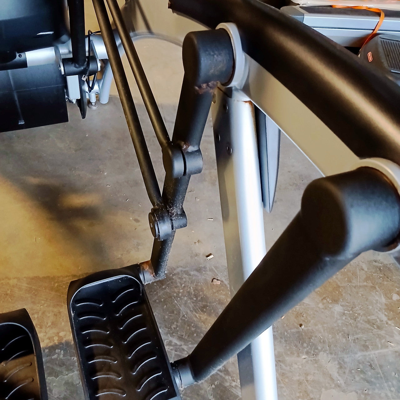 Life Fitness Discover SE3 HD Arc Trainer