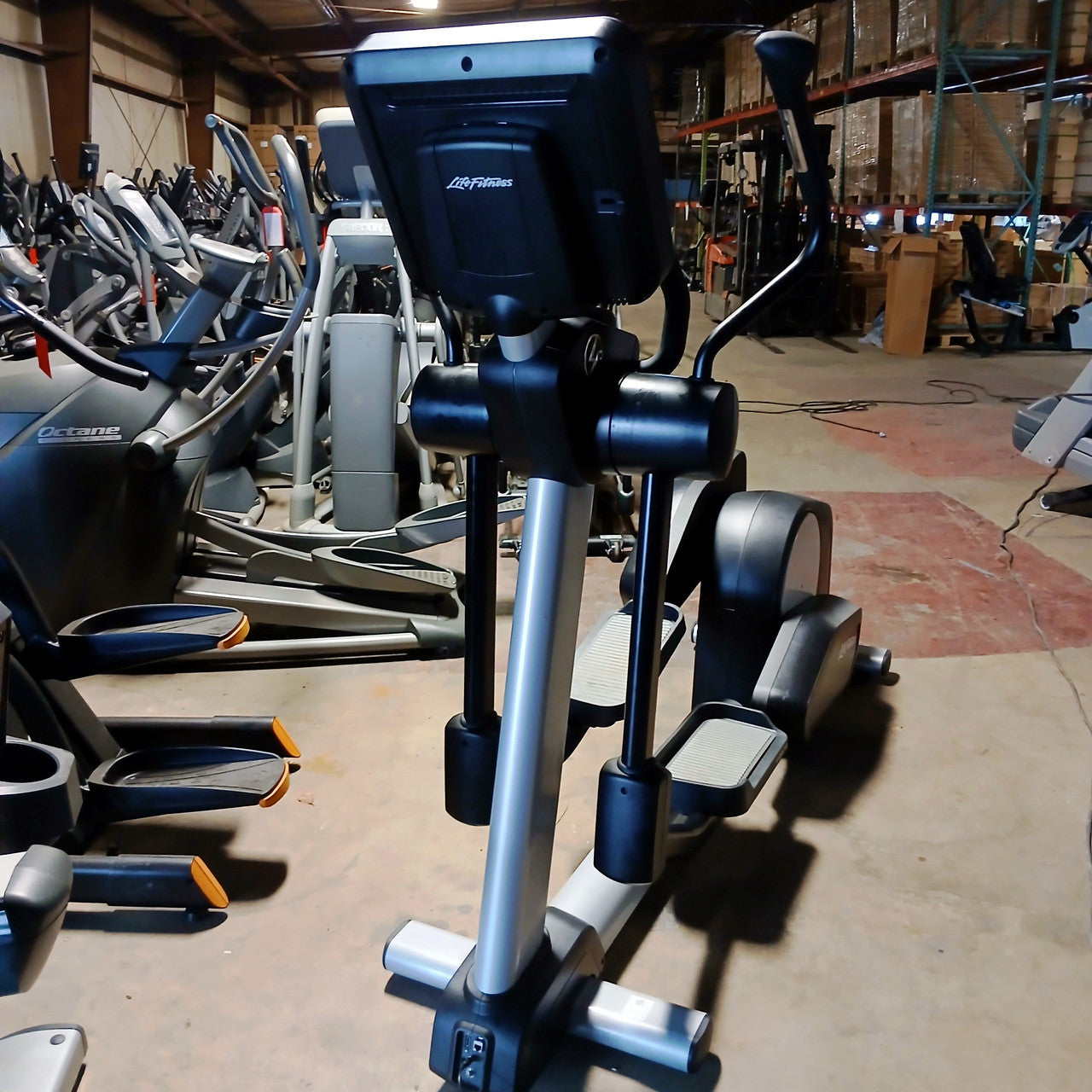 Life fitness Club Series+ Elliptical Cross-Trainer w/SE3 HD Console