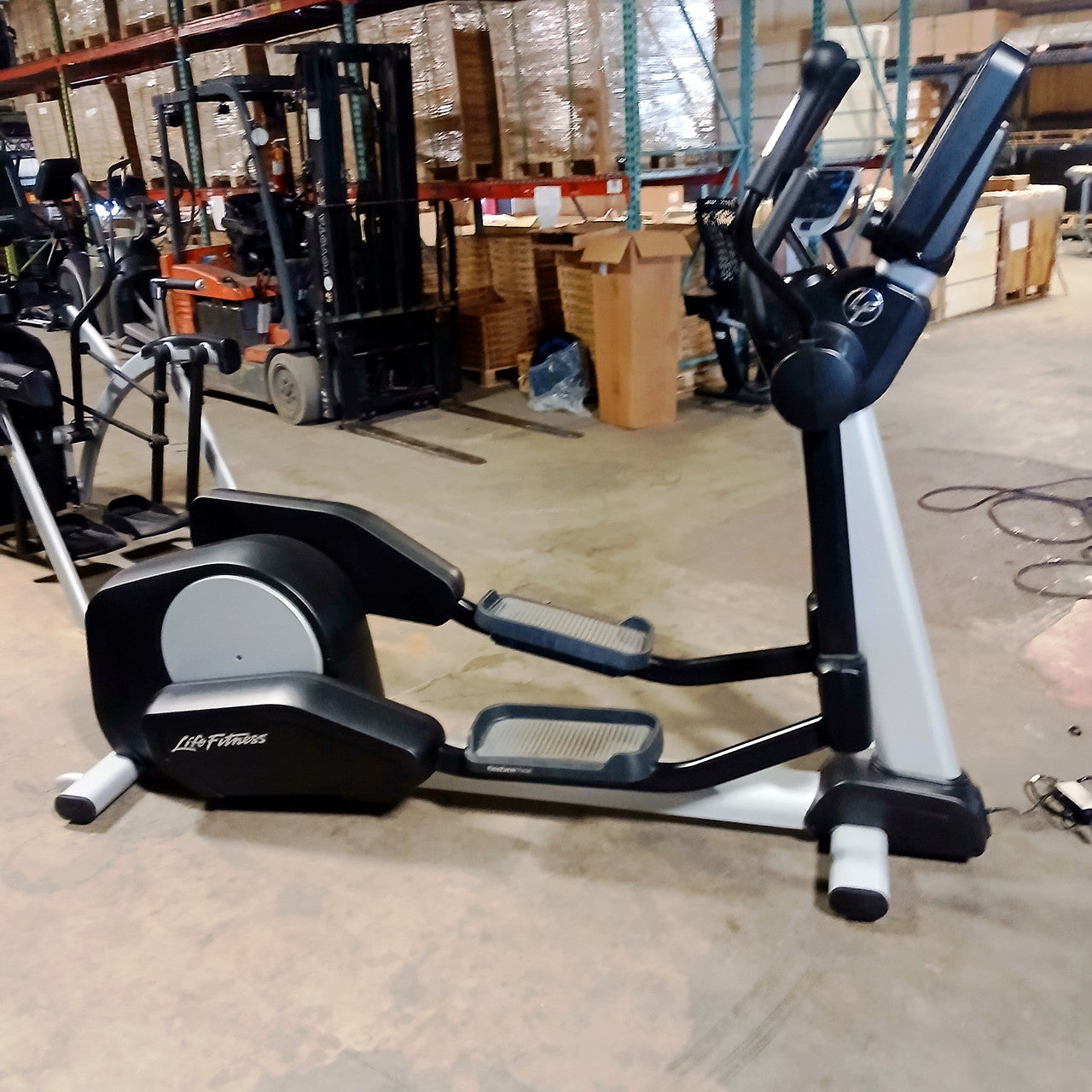 Life fitness Club Series+ Elliptical Cross-Trainer w/SE3 HD Console
