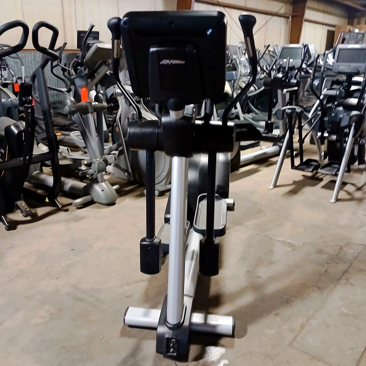 Life fitness Club Series+ Elliptical Cross-Trainer w/SE3 HD Console