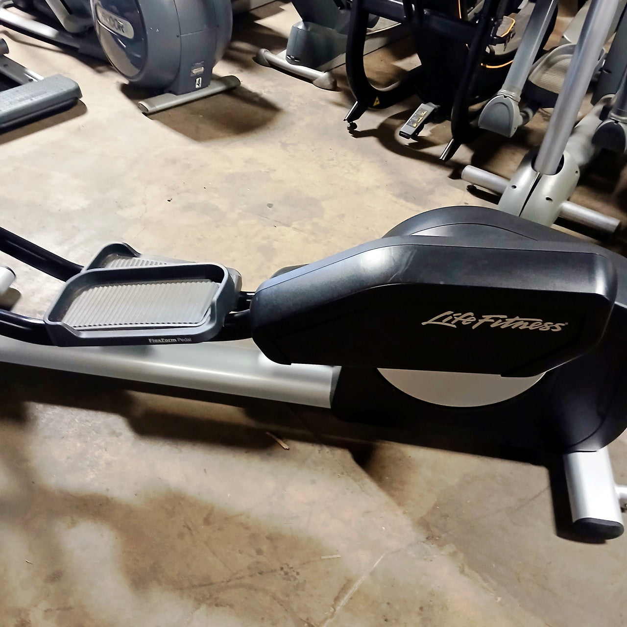 Life fitness Club Series+ Elliptical Cross-Trainer w/SE3 HD Console