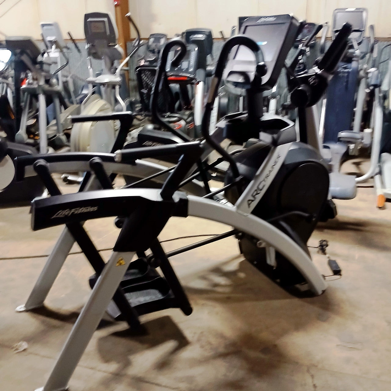 Life Fitness Discover SE3 HD Arc Trainer