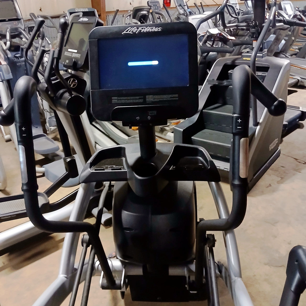 Life Fitness Discover SE3 HD Arc Trainer