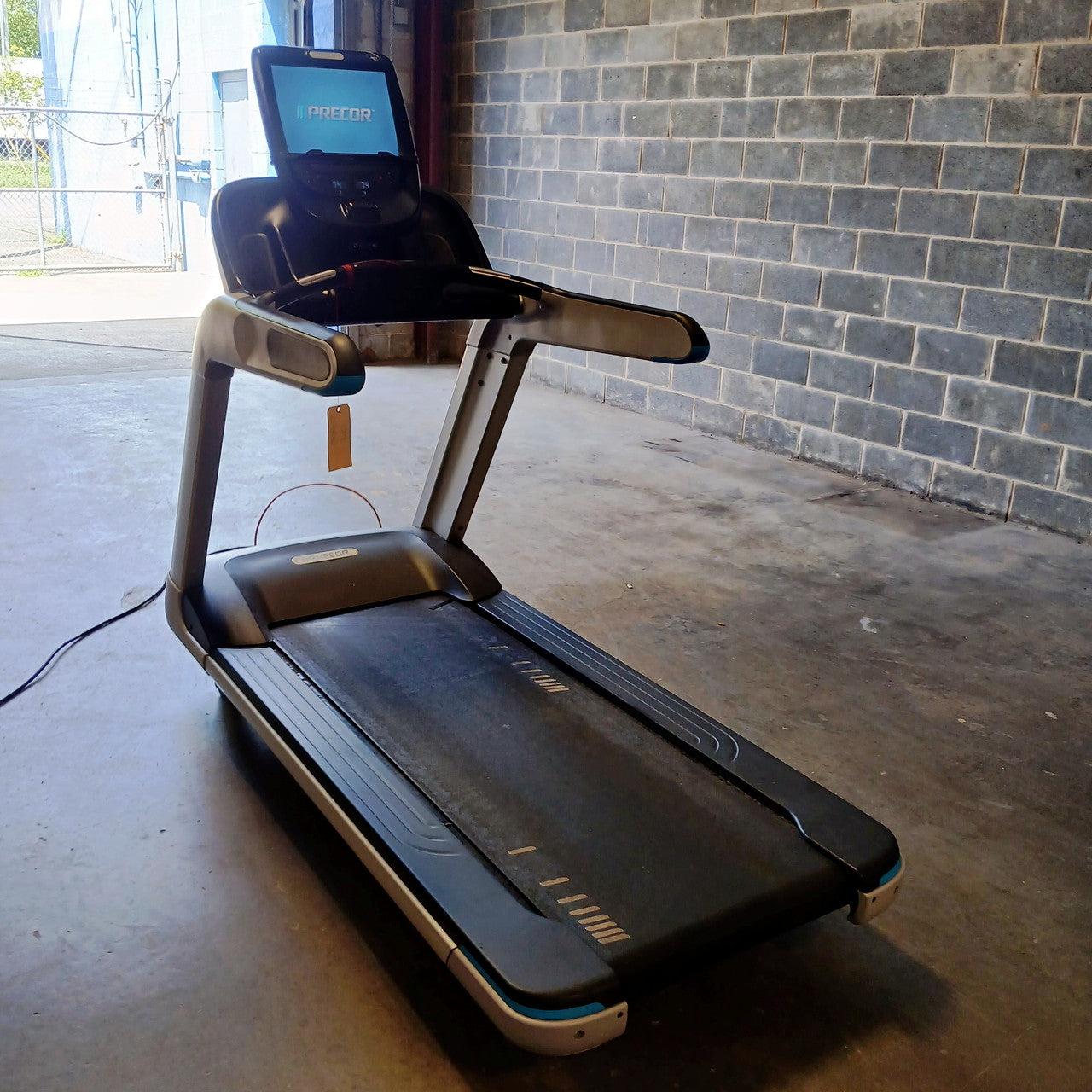 Precor TRM 885 Treadmill w/P82 Console