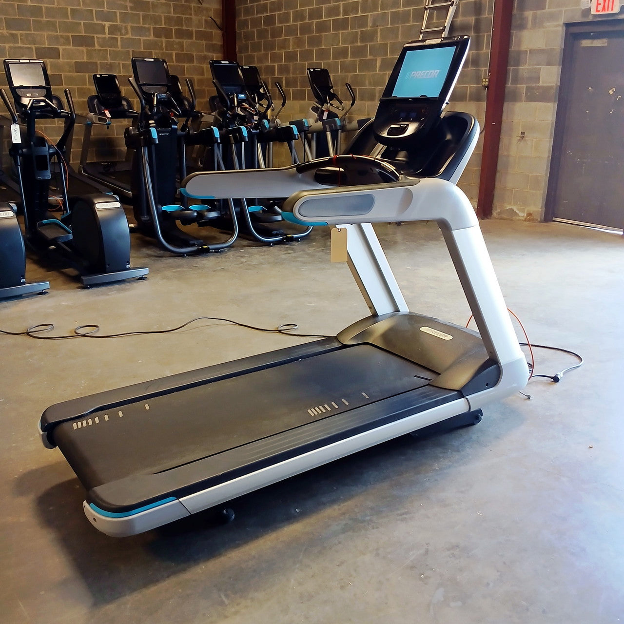 Precor TRM 885 Treadmill w/P82 Console