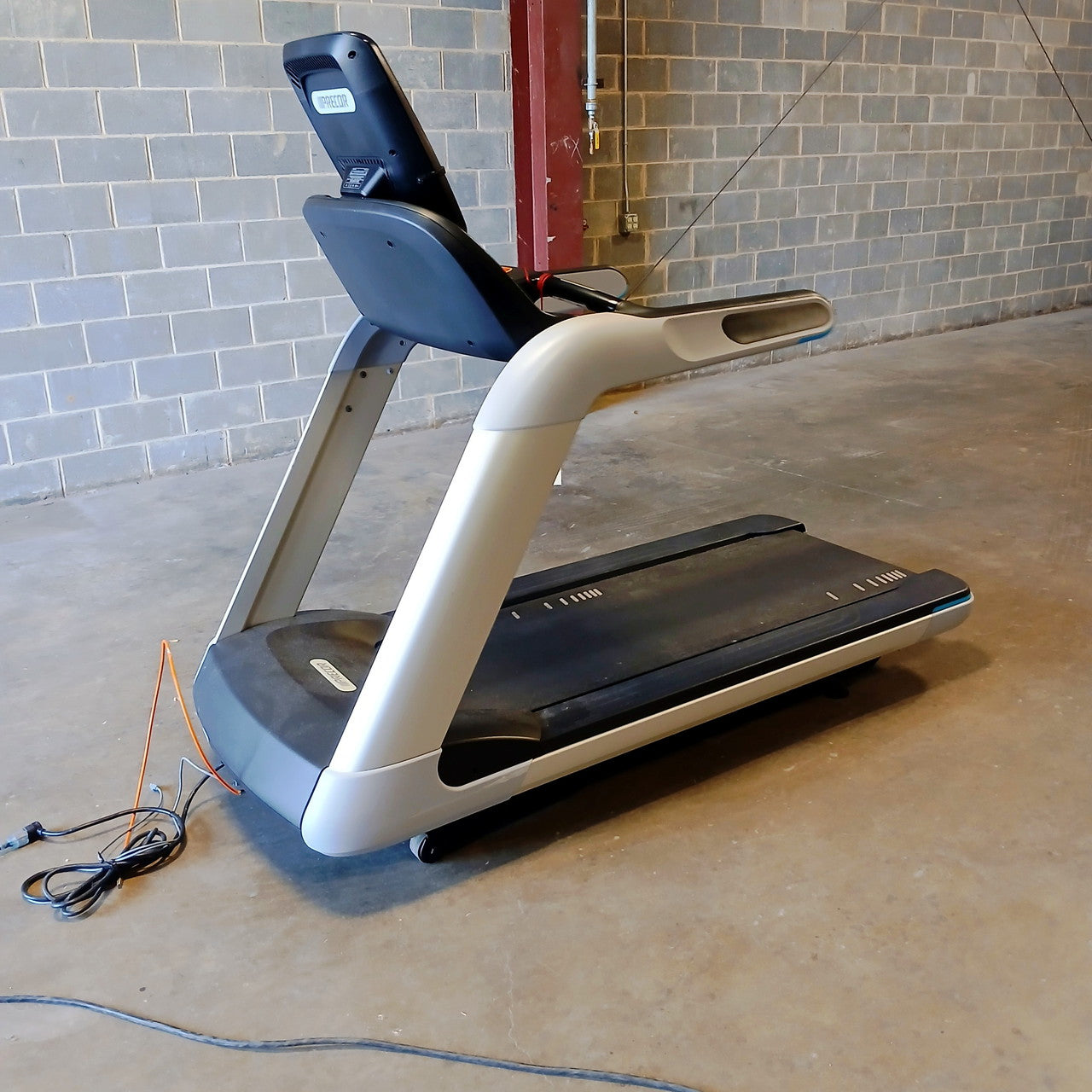 Precor TRM 885 Treadmill w/P82 Console