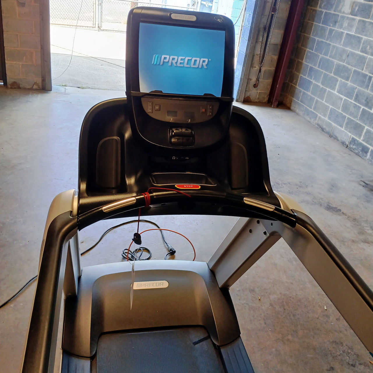 Precor TRM 885 Treadmill w/P82 Console