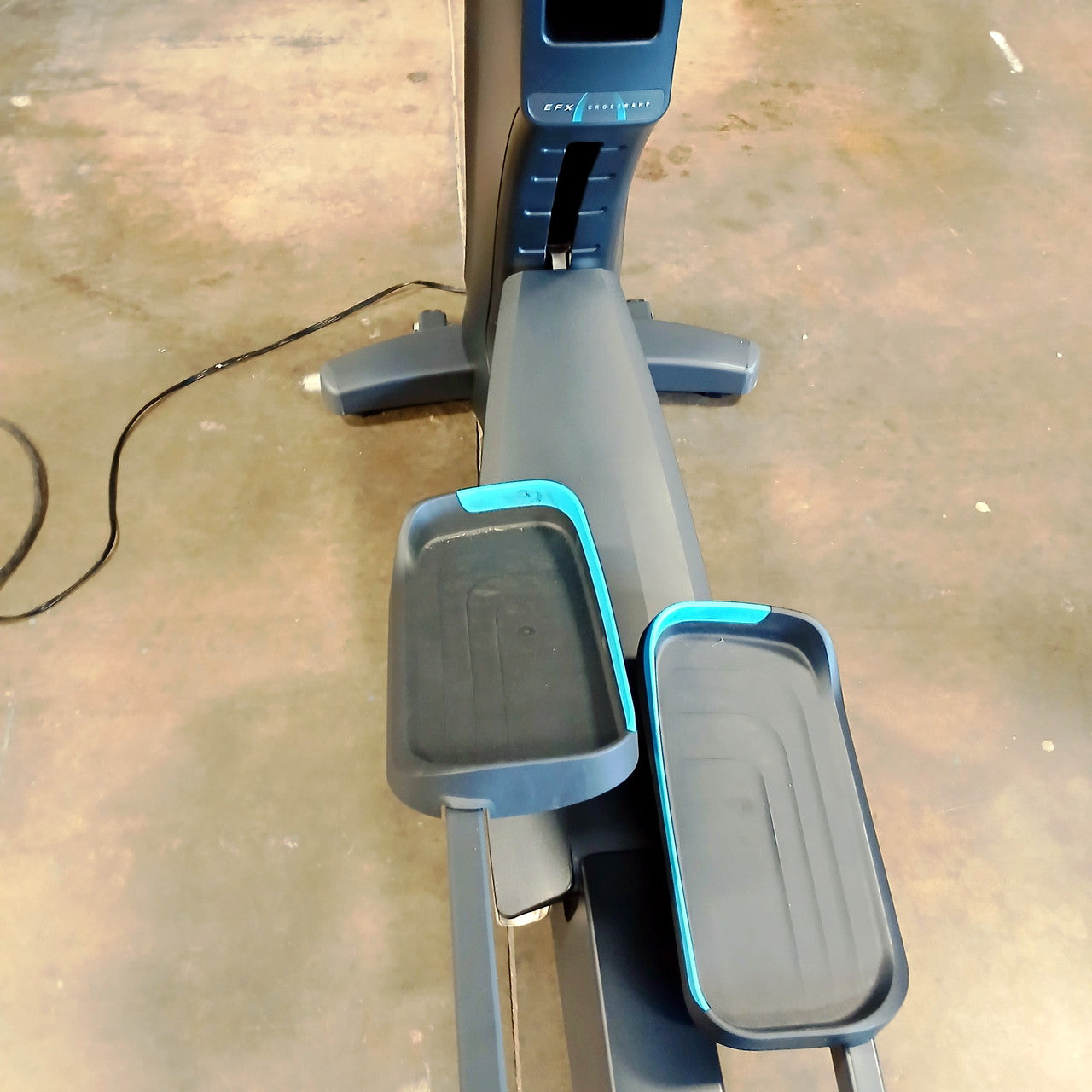 Precor EFX 833 Elliptical w/Converging Crossramp w/P82 Console