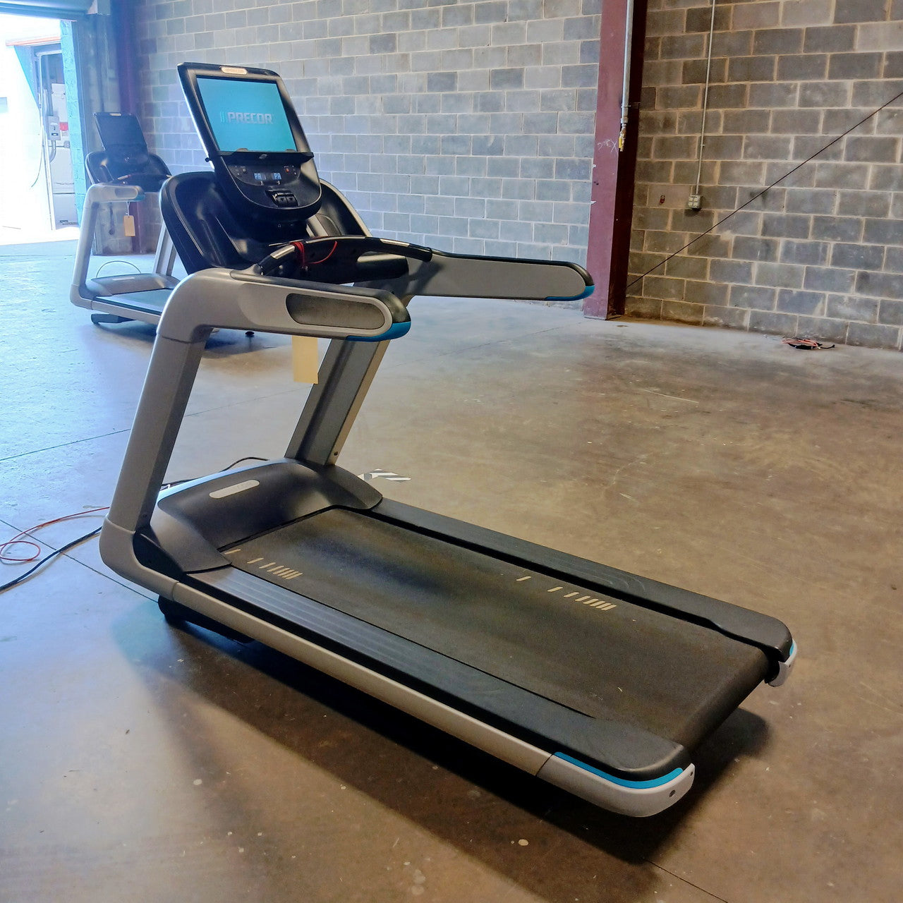 Precor TRM 885 Treadmill w/P82 Console