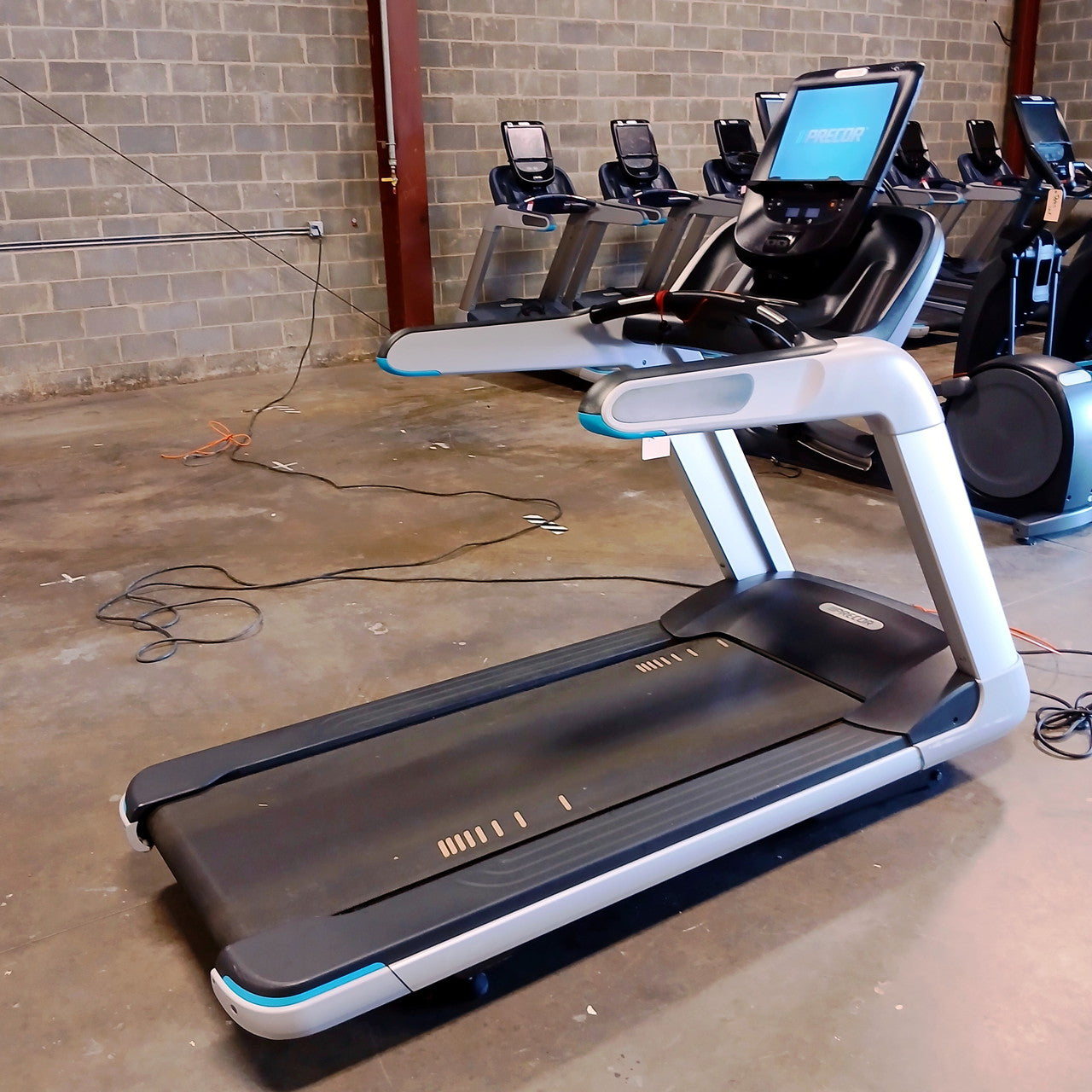 Bulk Package: 10x Precor TRM 885 Treadmills w/ P82 Console