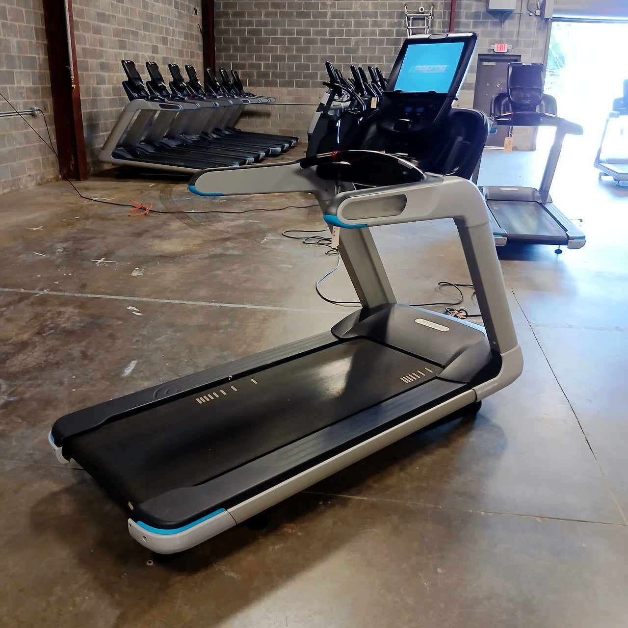Precor TRM 885 Treadmill w/P82 Console