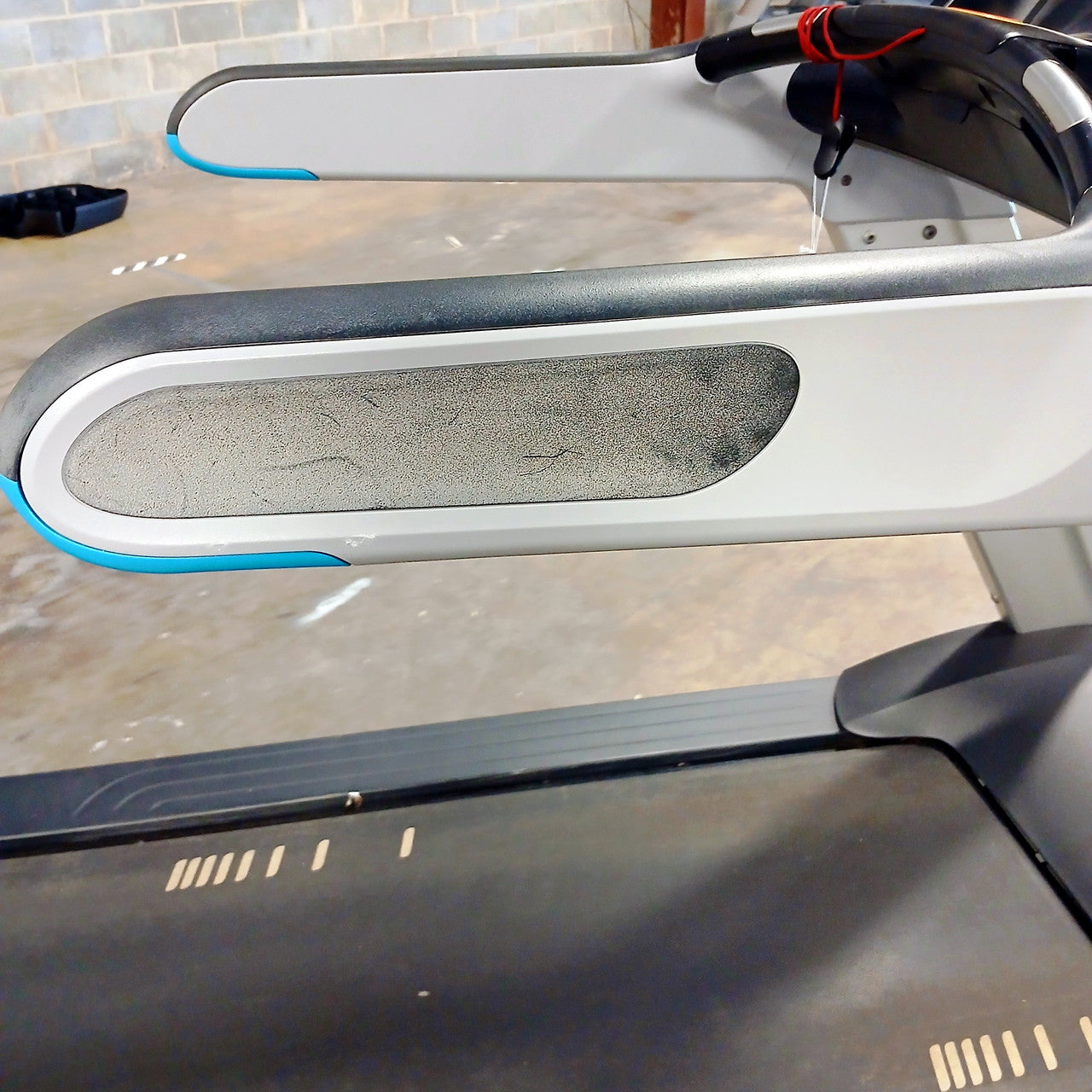 Precor TRM 885 Treadmill w/P82 Console
