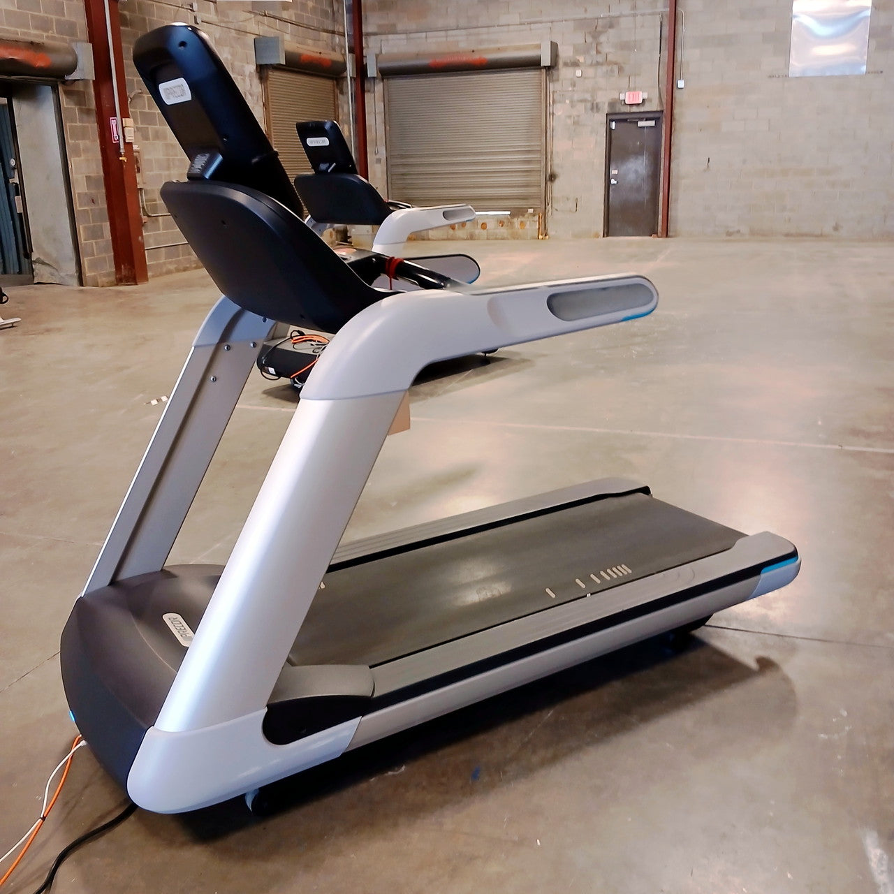 Precor TRM 885 Treadmill w/P82 Console