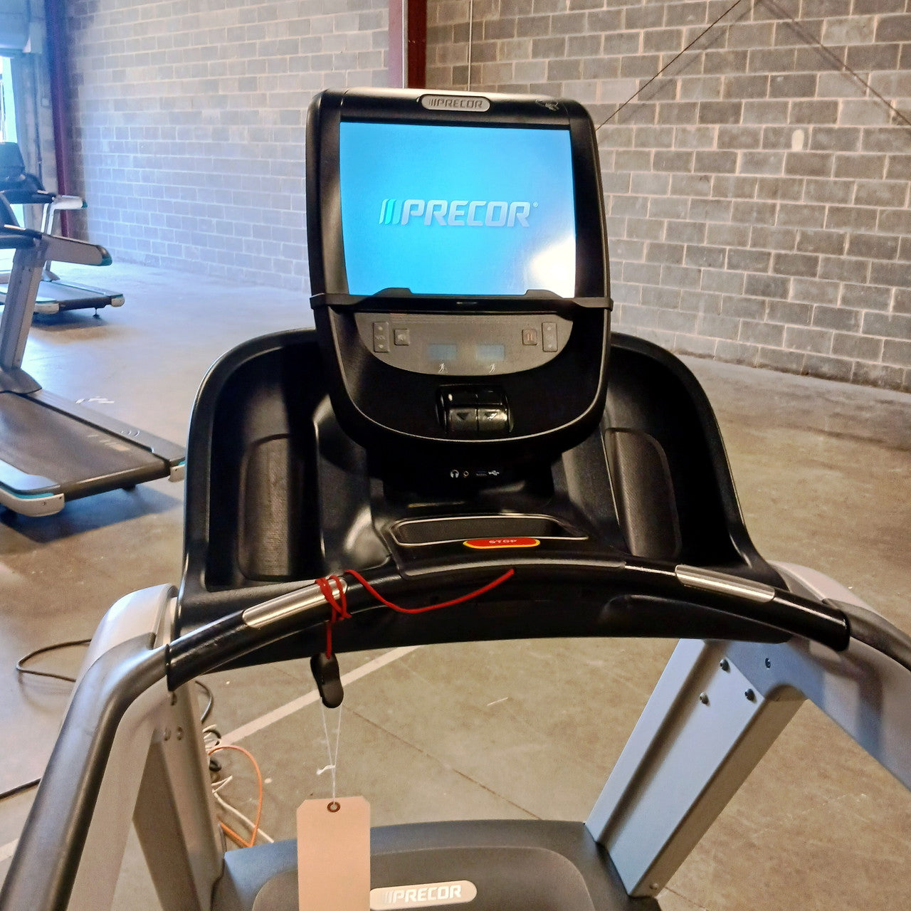 Precor TRM 885 Treadmill w/P82 Console