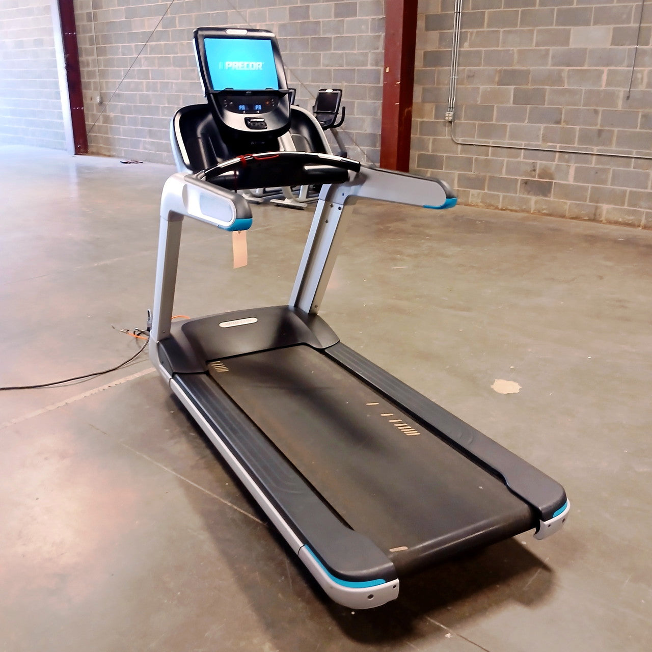 Precor TRM 885 Treadmill w/P82 Console
