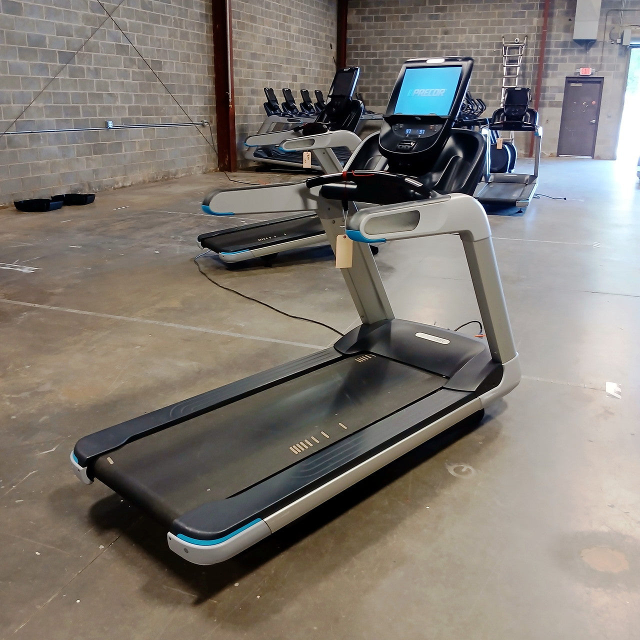 Precor TRM 885 Treadmill w/P82 Console