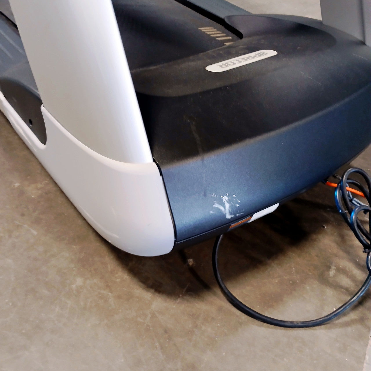 Precor TRM 885 Treadmill w/P82 Console