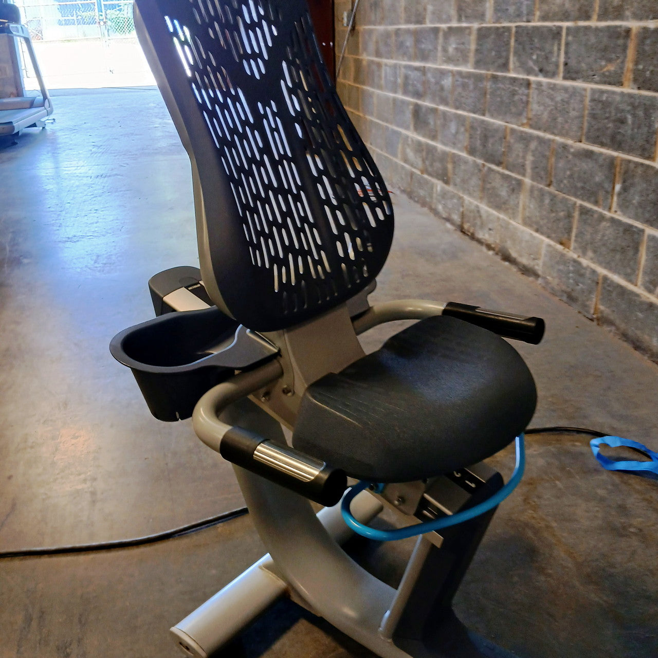 Precor RBK 885 Recumbent Bike w/ P82 Console