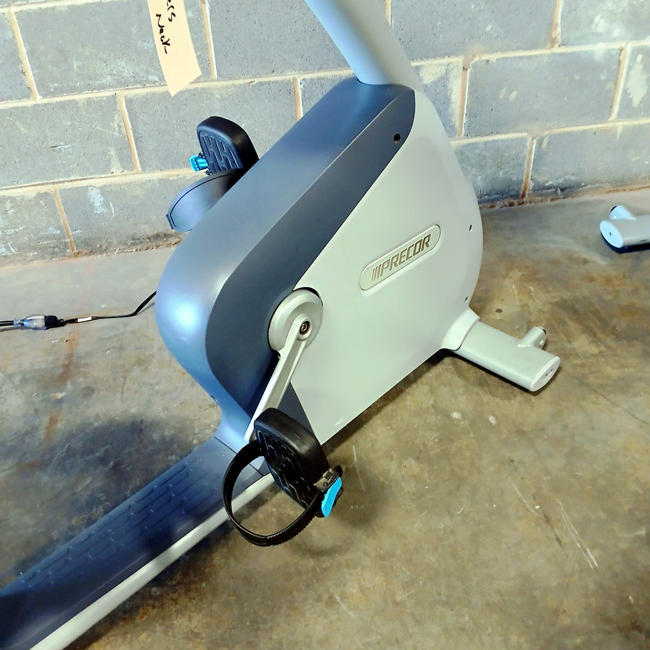 Precor RBK 885 Recumbent Bike w/ P82 Console