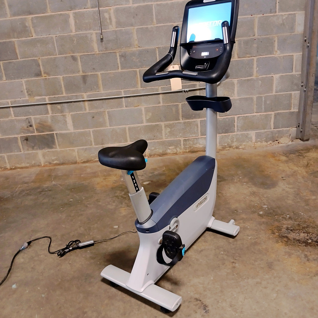 Precor UBK 885 Upright Bike w/ P82 Console