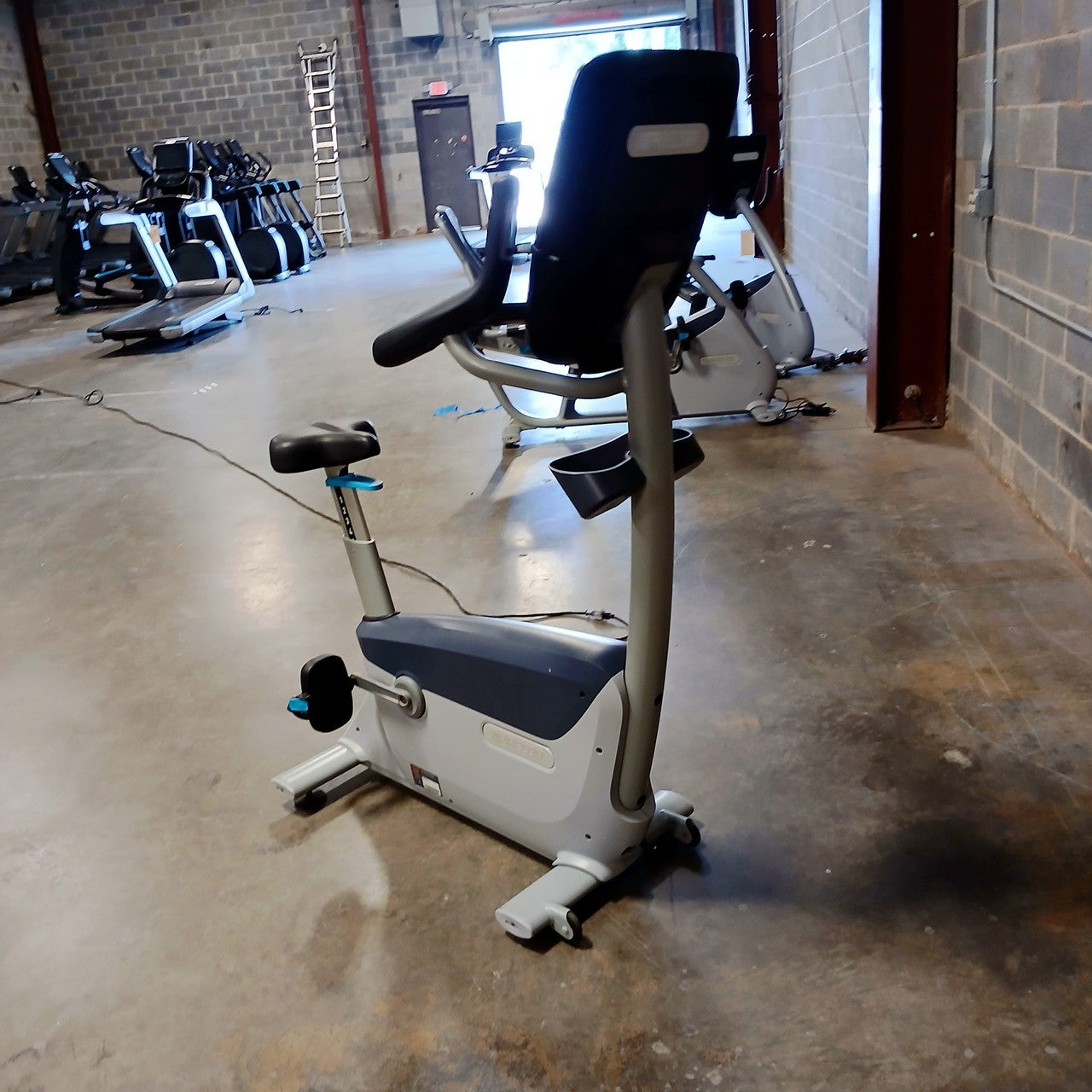 Precor UBK 885 Upright Bike w/ P82 Console
