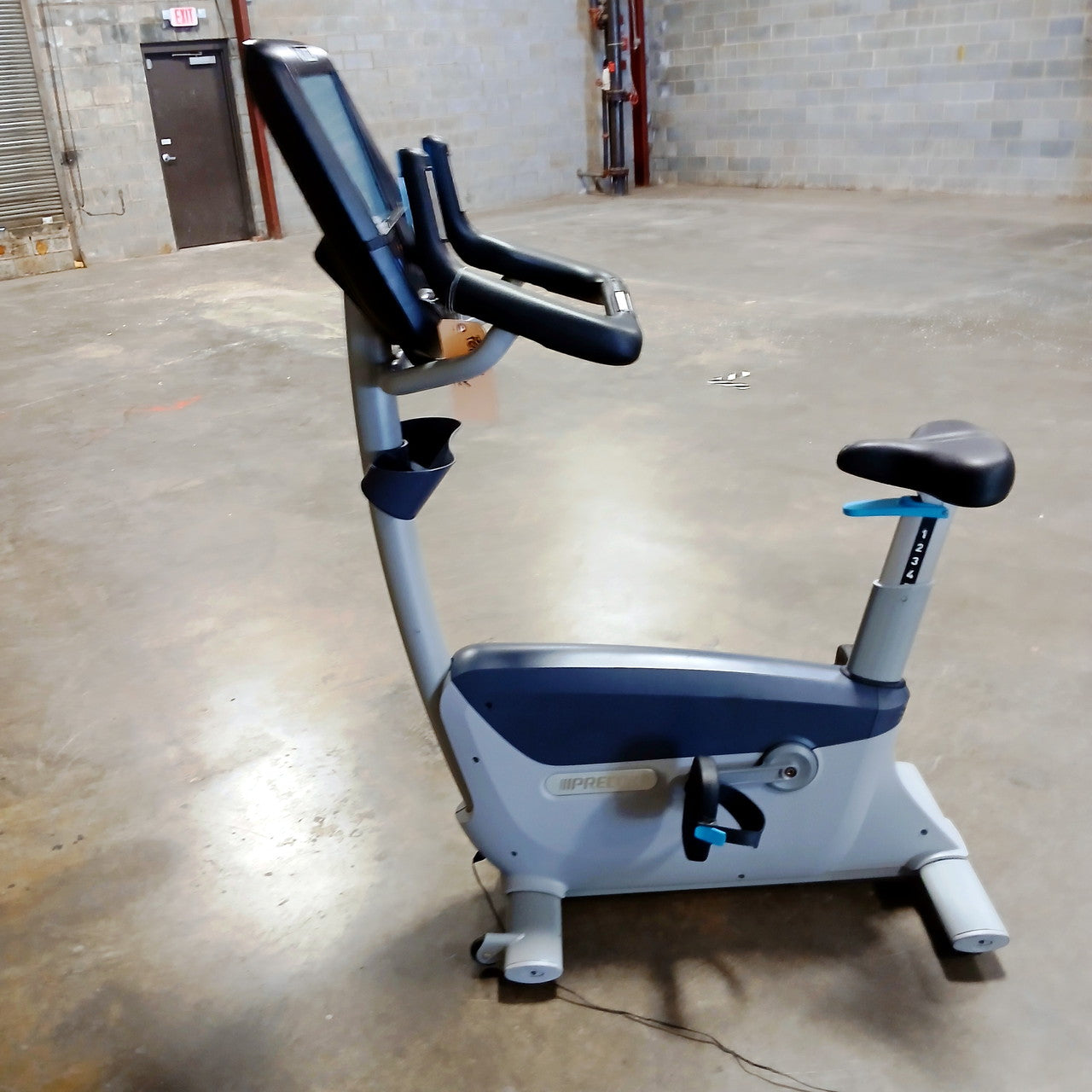 Precor UBK 885 Upright Bike w/ P82 Console