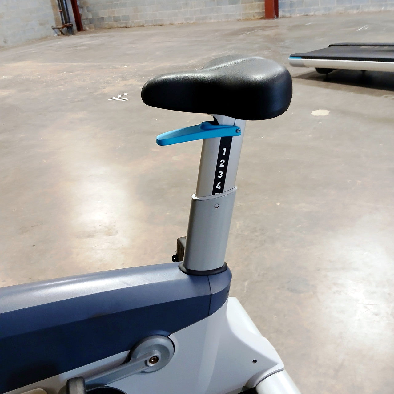 Precor UBK 885 Upright Bike w/ P82 Console