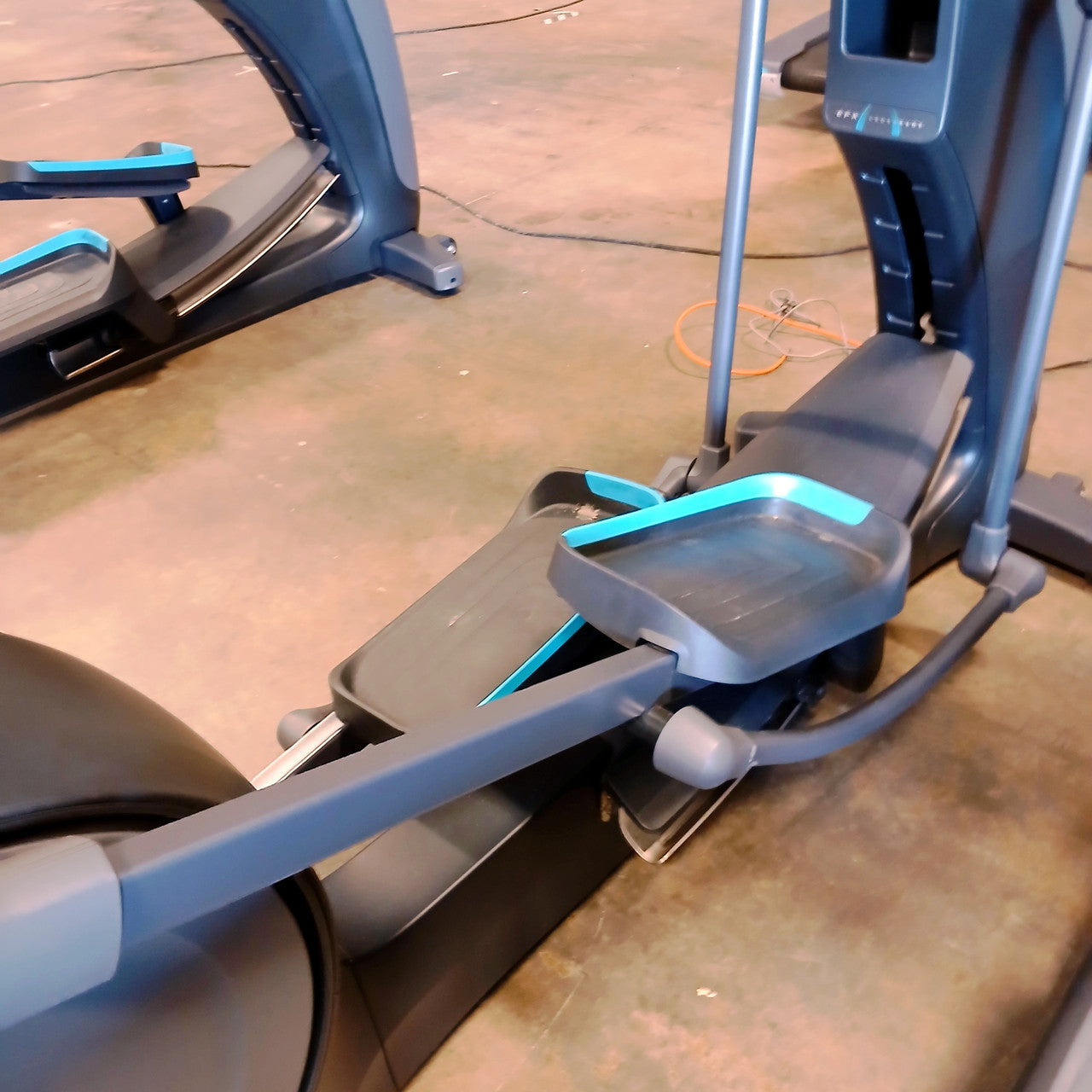 Precor EFX 835 Elliptical w/Converging Crossramp + p82 Console