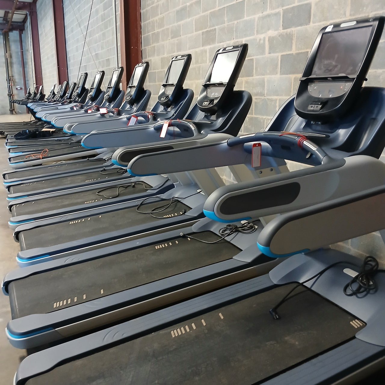 Bulk Package: 10x Precor TRM 885 Treadmills w/ P82 Console