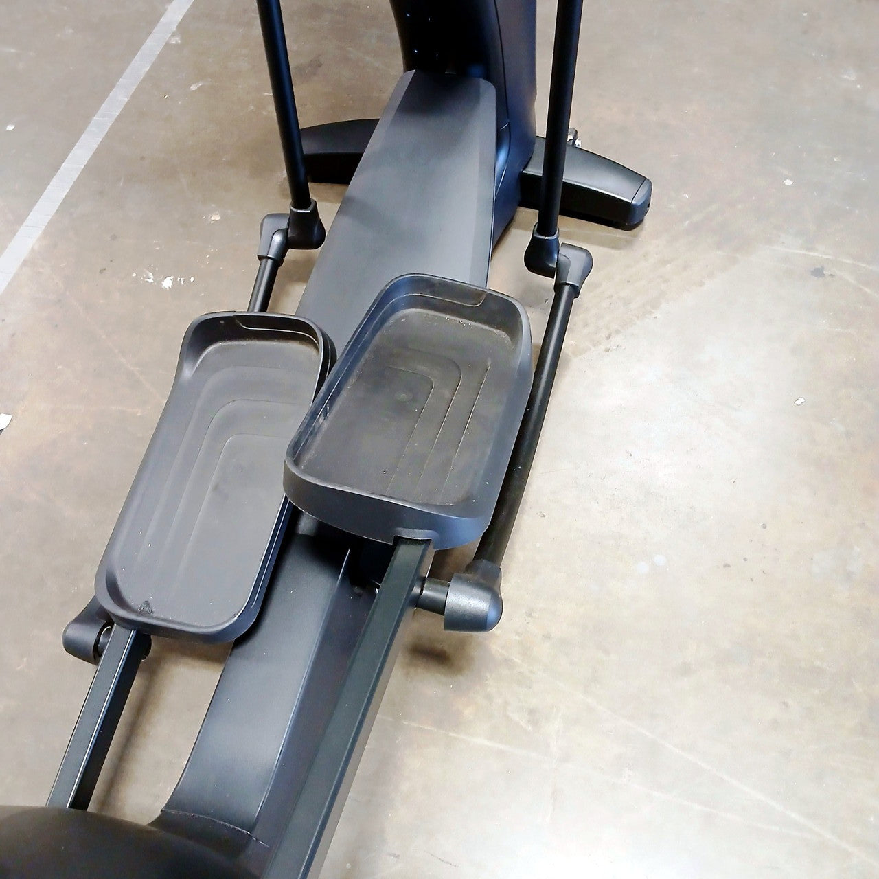 Precor EFX 835 Elliptical w/Converging Crossramp + p31 Console