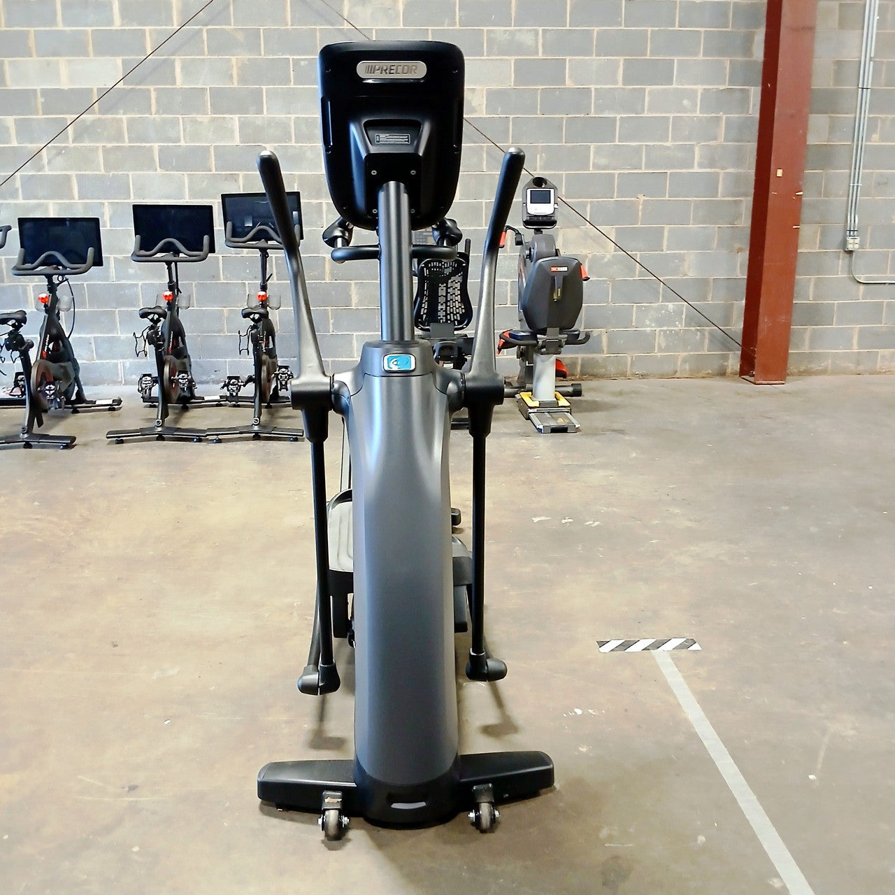 Precor EFX 835 Elliptical w/Converging Crossramp + p31 Console