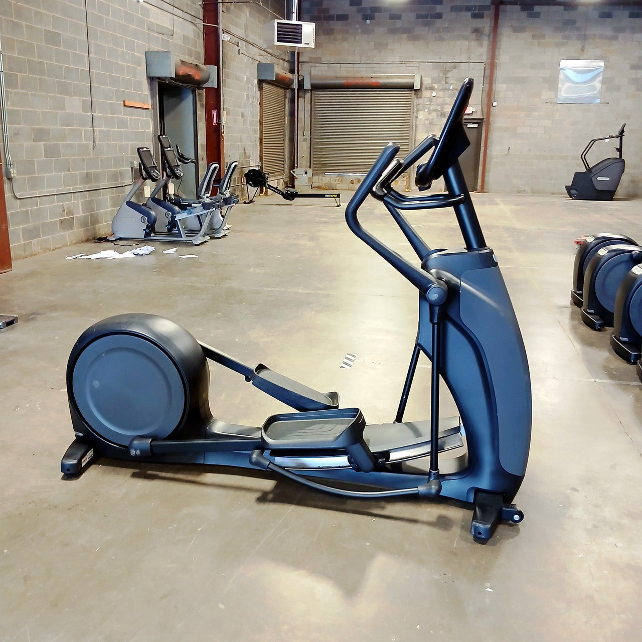 Precor EFX 835 Elliptical w/Converging Crossramp + p31 Console