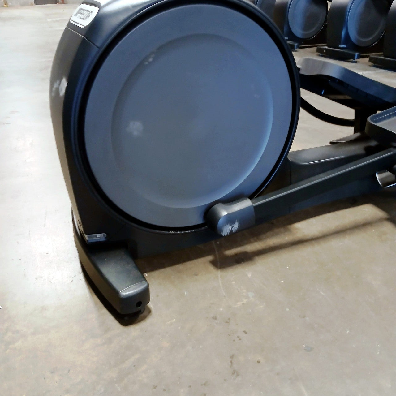 Precor EFX 835 Elliptical w/Converging Crossramp + p31 Console