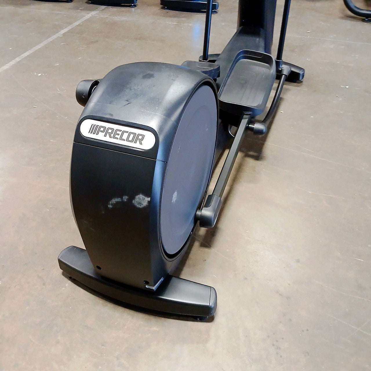 Precor EFX 835 Elliptical w/Converging Crossramp + p31 Console