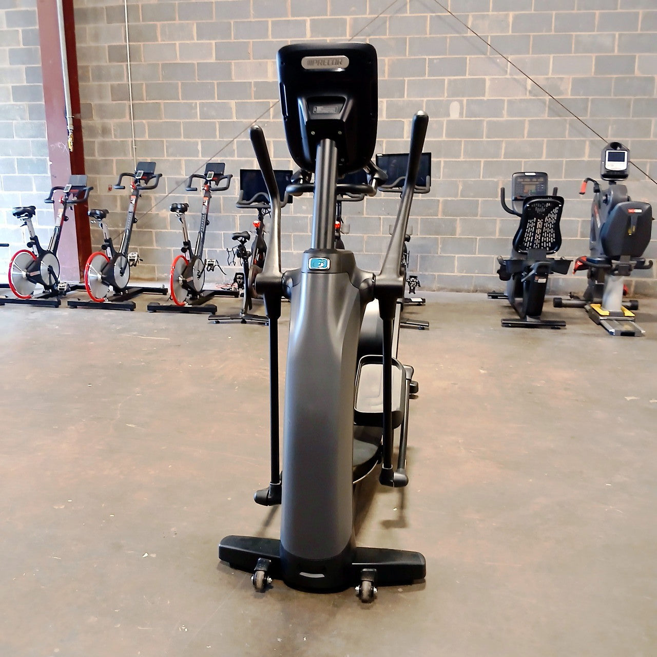 Precor EFX 835 Elliptical w/Converging Crossramp + p31 Console