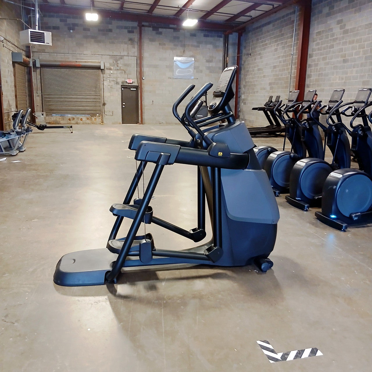 Precor AMT 835 with Open Stride w/P31 Console