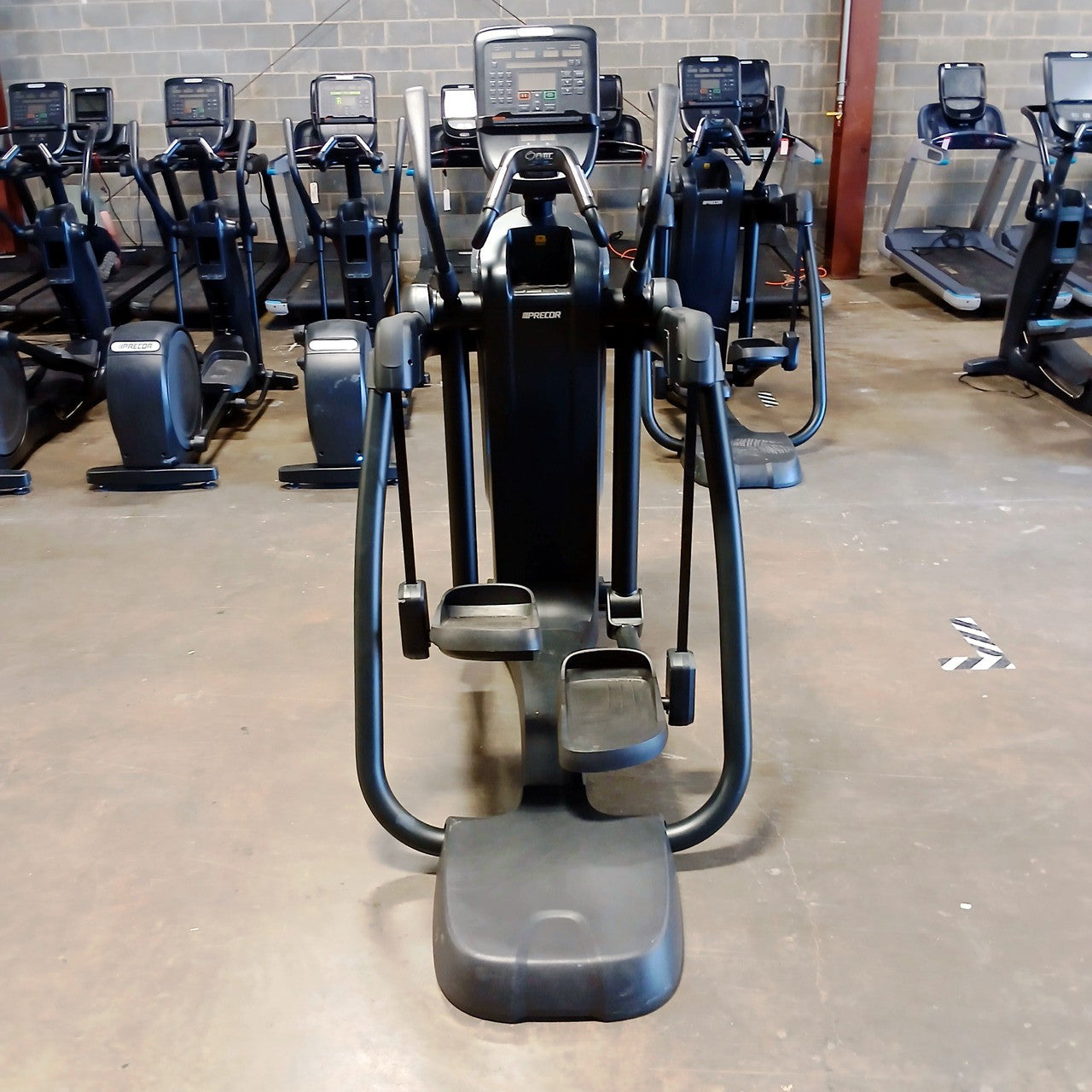 Precor AMT 835 with Open Stride w/P31 Console