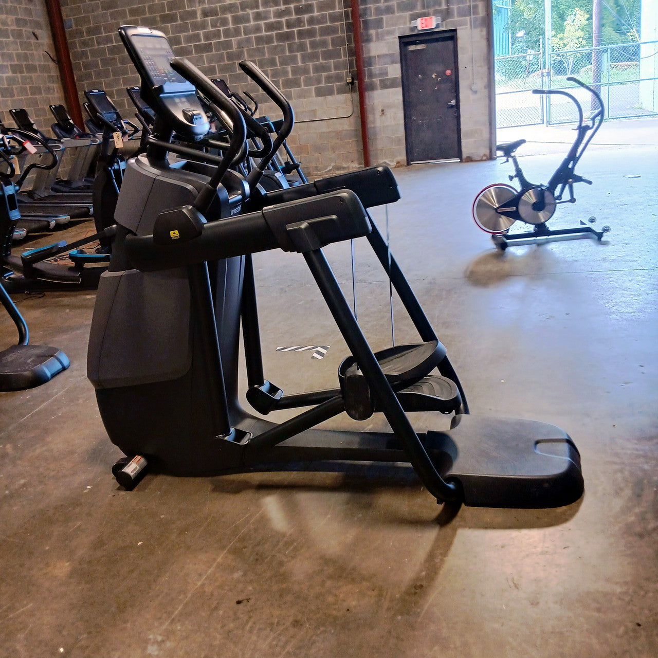 Precor AMT 835 with Open Stride w/P31 Console