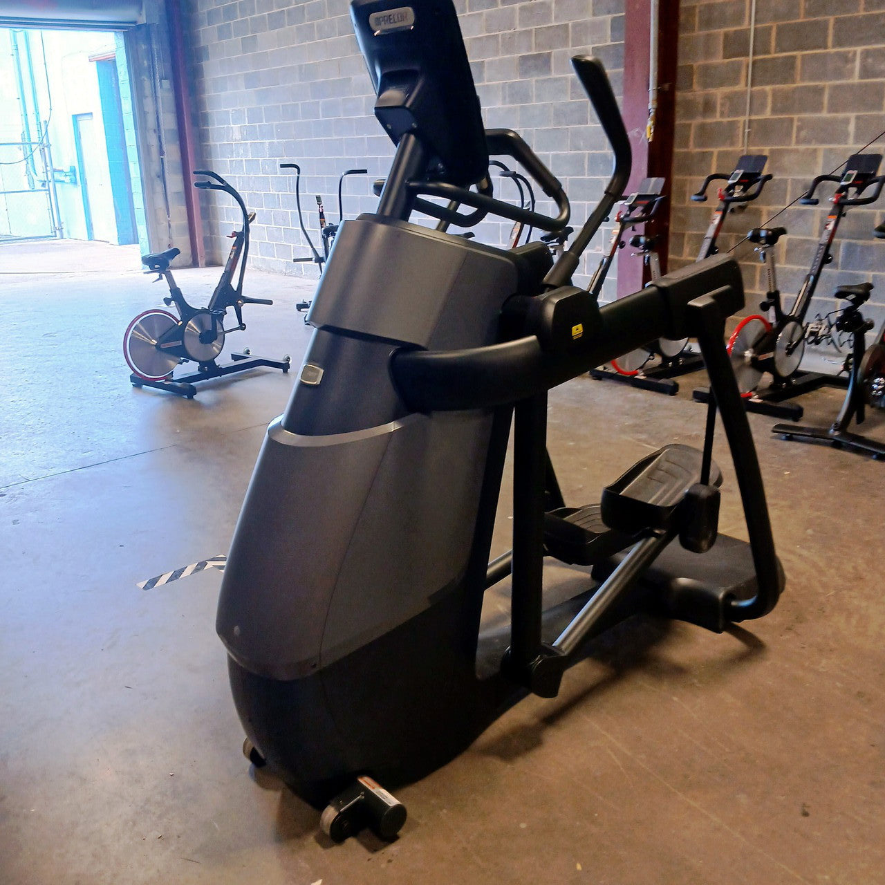 Precor AMT 835 with Open Stride w/P31 Console