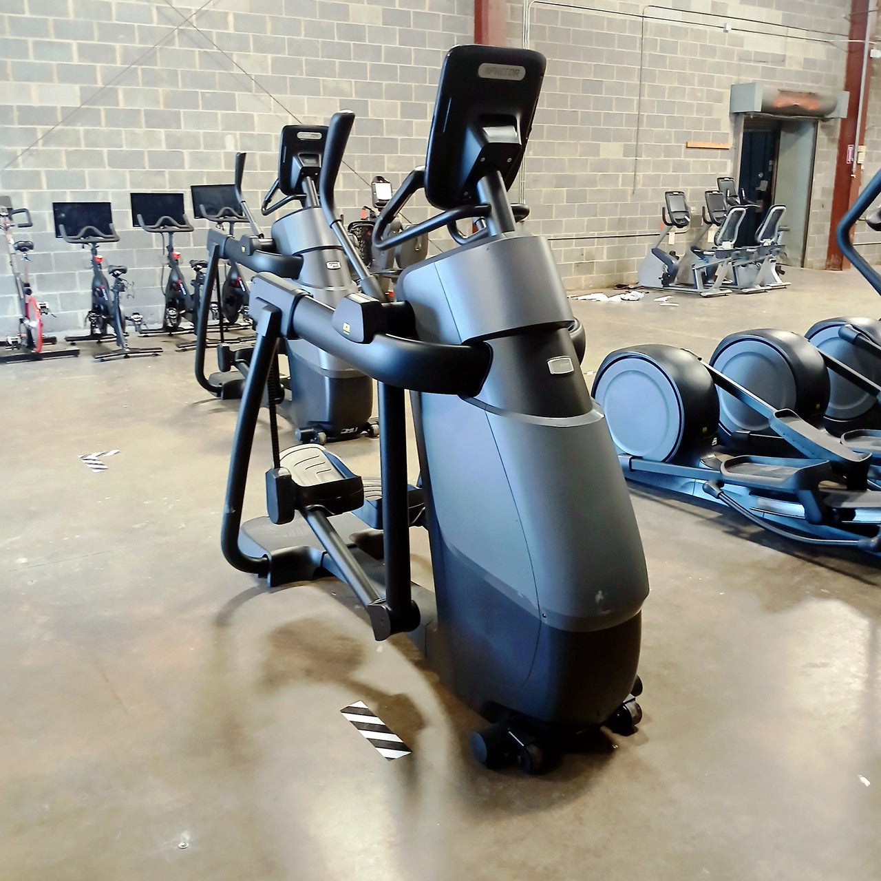 Precor AMT 835 with Open Stride w/P31 Console