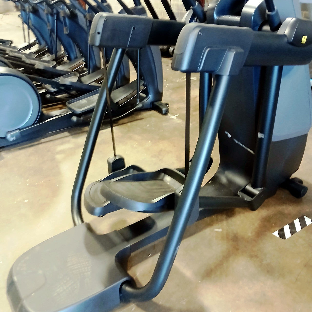 Precor AMT 835 with Open Stride w/P31 Console