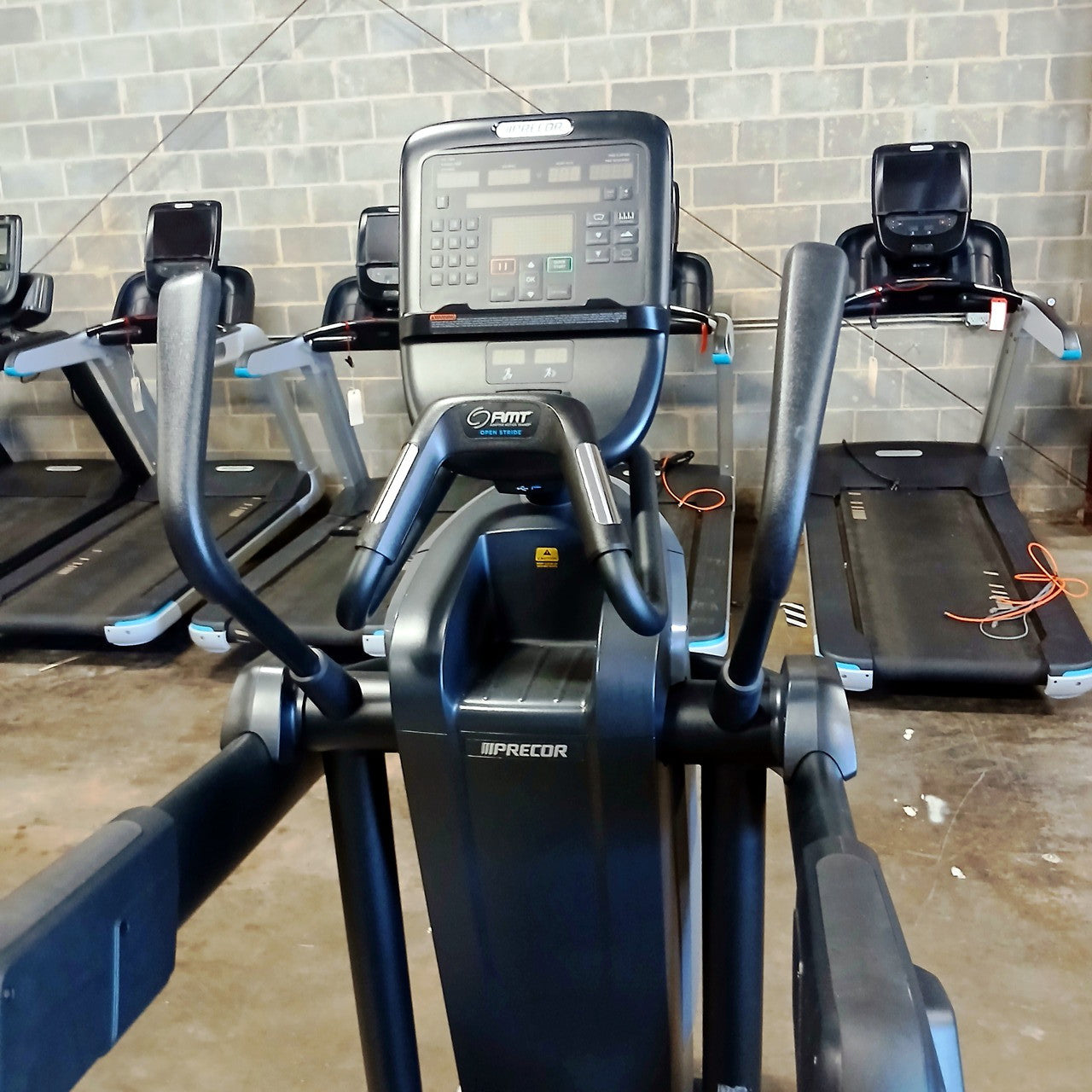 Precor AMT 835 with Open Stride w/P31 Console