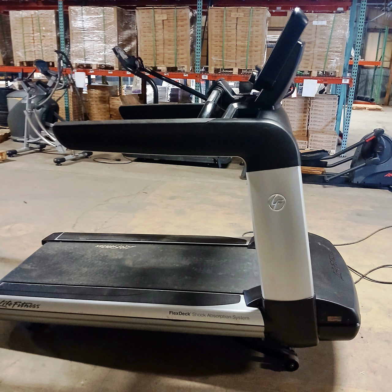 Life Fitness Discover SE 95T Elevation Treadmill